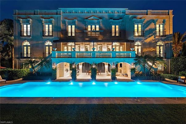 Exterior, Facade, Pool, Mediterranean