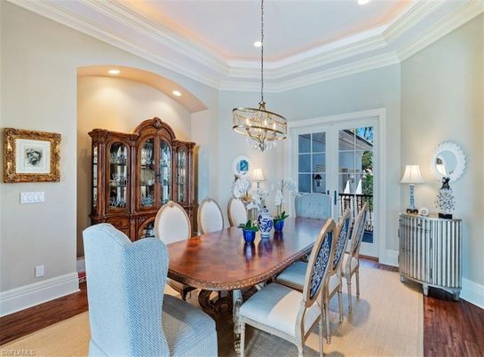 Chandelier, Dining room, Interior, Recessed Lighting, Wood Texture Flooring