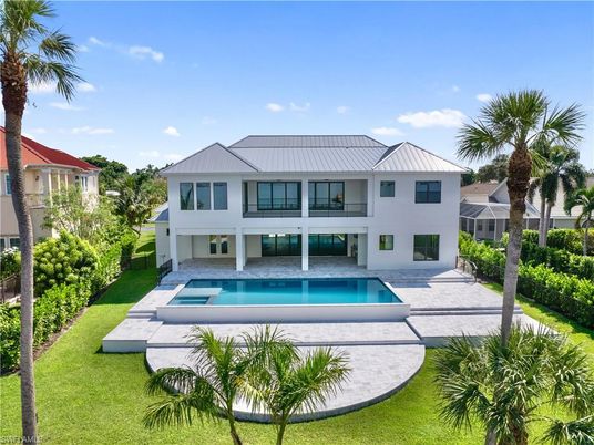 Backyard, Exterior, Facade, Pool, Farmhouse