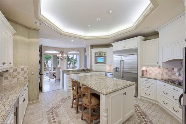Chandelier, Dining room, Interior, Kitchen, Recessed Lighting, Stainless Steel Appliances