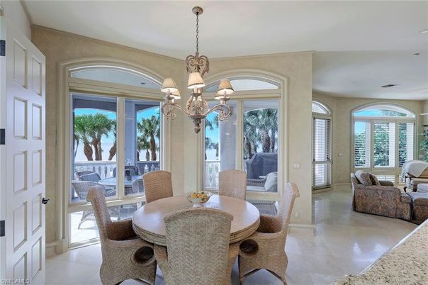 Chandelier, Dining room, Interior, Living room