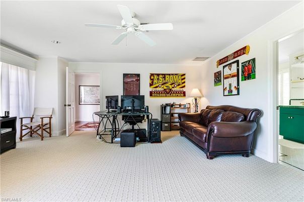 Home Office, Interior