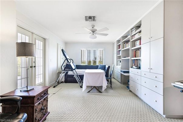 Home Office, Interior