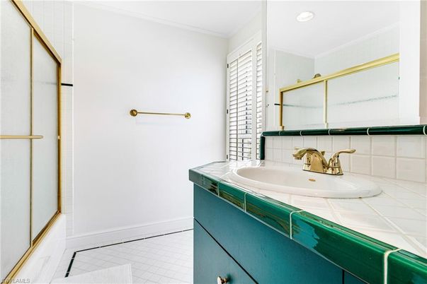 Bathroom, Interior, Recessed Lighting, Tile Countertops