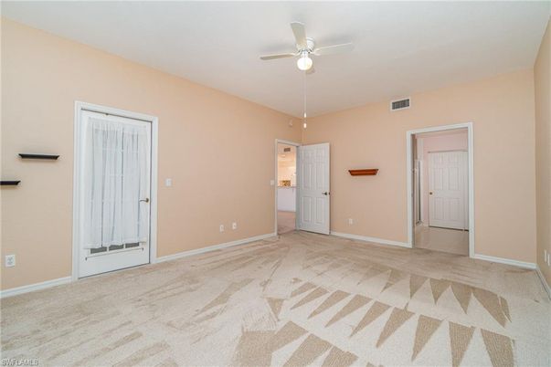 Empty room, Interior