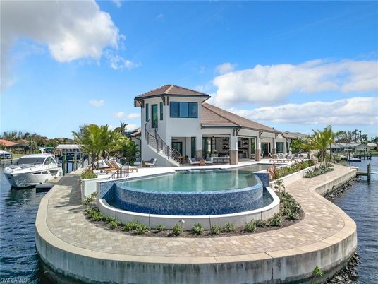 Exterior, Lake, Pool