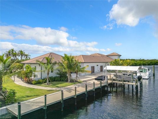 Exterior, Lake
