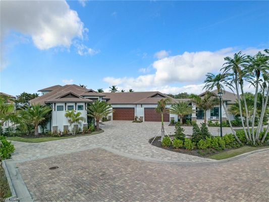 Attached, Exterior, Facade, Ranch