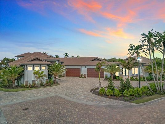 Attached, Exterior, Facade, Ranch