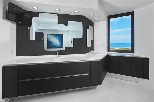 Bathroom, Dual Sink Vanities, Interior, Recessed Lighting, Water