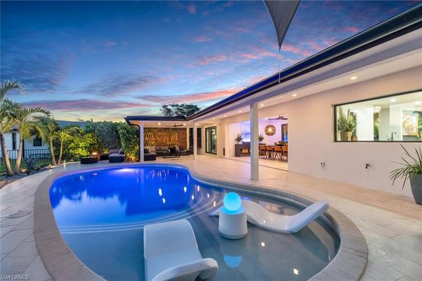 Exterior, Pool