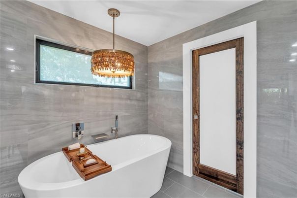 Bathroom, Free Standing Baths, Interior, Pendant Lights