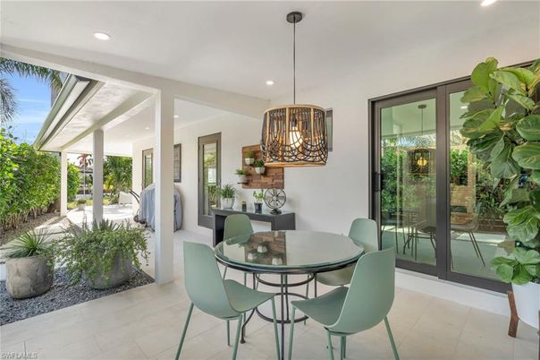 Dining room, Interior, Pendant Lights, Recessed Lighting