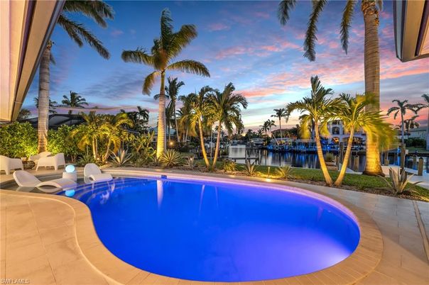 Exterior, Pool, Water