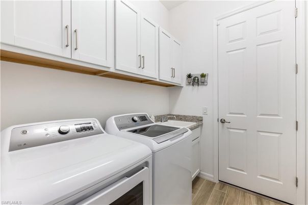 Interior, Washer, Wood Texture Flooring