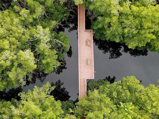 Exterior, Lake