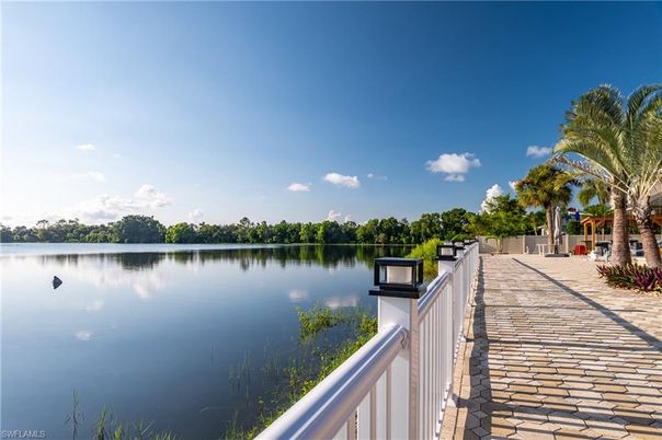 Exterior, Lake