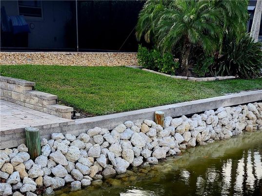 Exterior, Lake