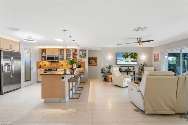 Interior, Kitchen, Living room, Pendant Lights, Recessed Lighting, Stainless Steel Appliances