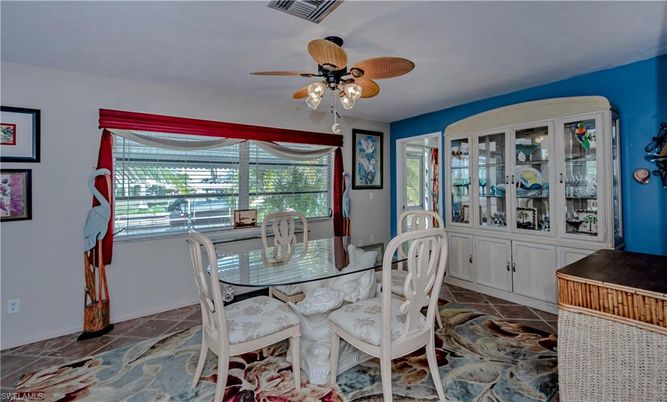 Dining room, Interior