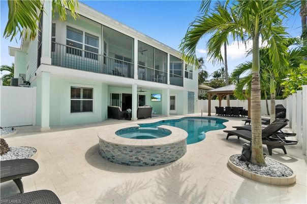 Exterior, Pool