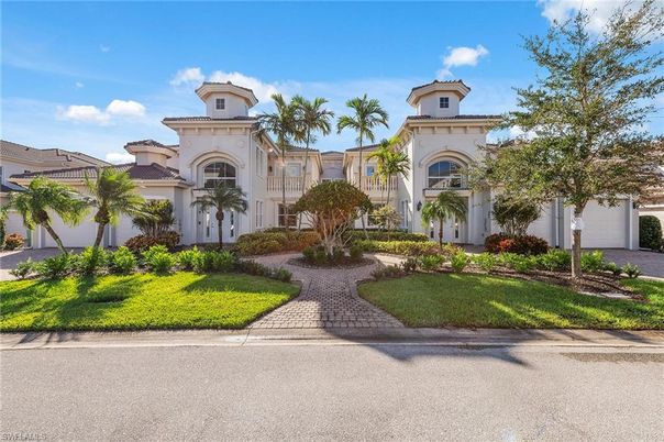 Attached, Exterior, Facade, Mediterranean