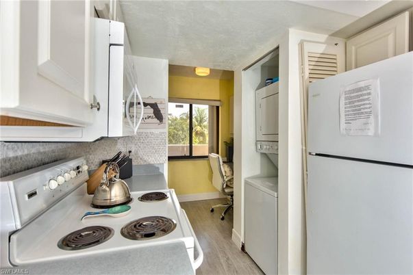 Interior, Kitchen, Washer, Wood Texture Flooring