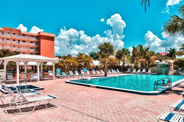Exterior, Pool