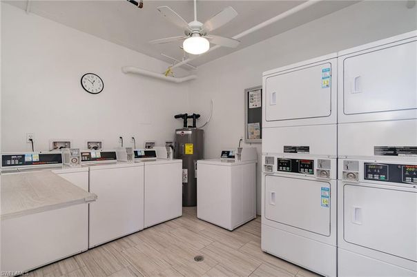Interior, Washer, Wood Texture Flooring