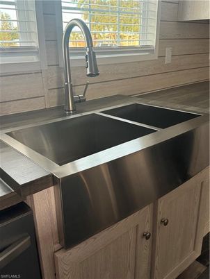 Interior, Stainless Steel Appliances