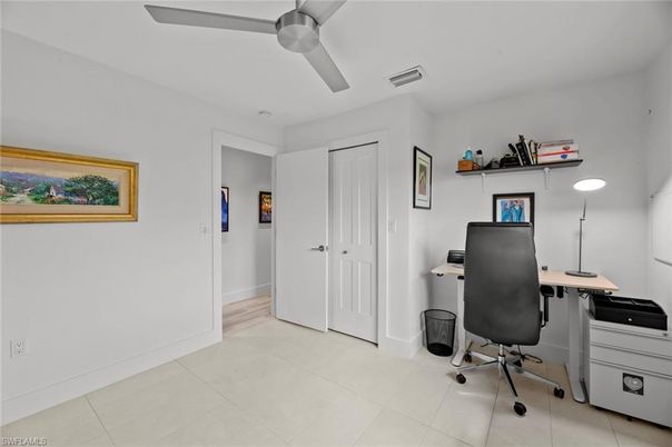 Home Office, Interior