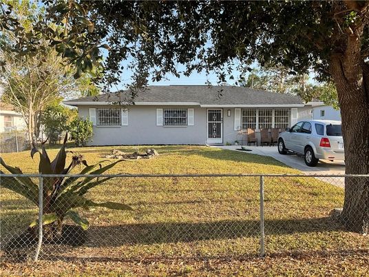 Backyard, Exterior, Facade, Ranch