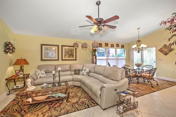 Chandelier, Dining room, Interior, Living room