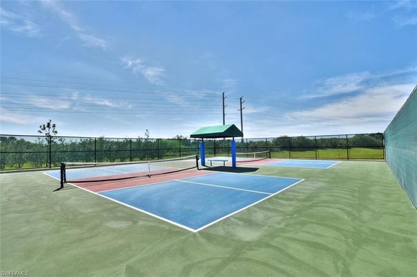 Exterior, Tennis Courts