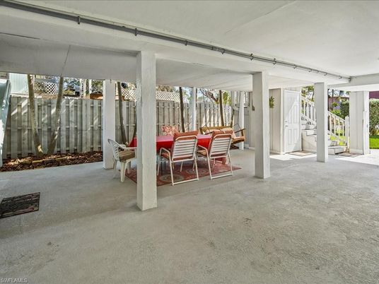 Dining room, Exterior