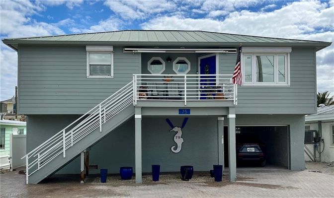 Attached, Exterior, Facade, Modern