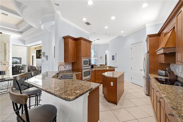 Dining room, Interior, Kitchen, Pendant Lights, Recessed Lighting, Stainless Steel Appliances