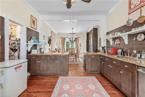 Chandelier, Dining room, Interior, Kitchen, Pendant Lights, Wood Texture Flooring