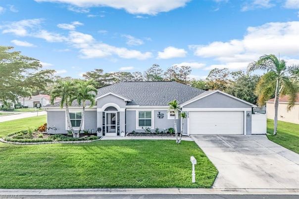 Attached, Exterior, Facade, Ranch