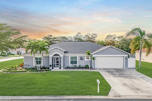 Attached, Exterior, Facade, Ranch