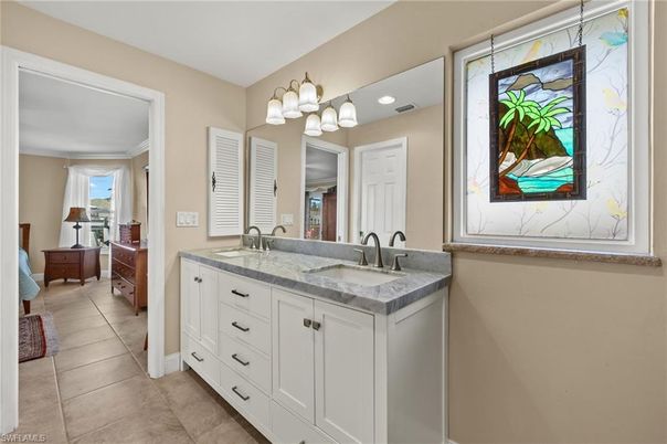 Bathroom, Dual Sink Vanities, Interior, Recessed Lighting