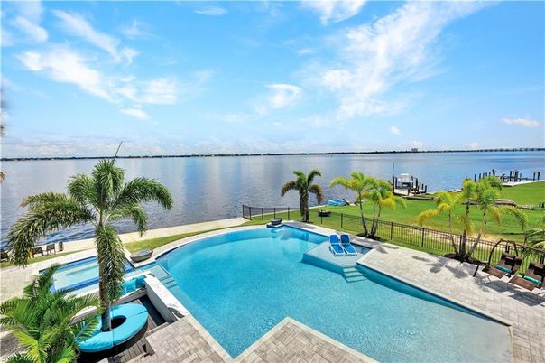 Exterior, Lake, Pool, Water