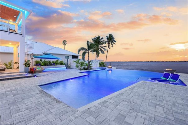 Exterior, Pool, Water