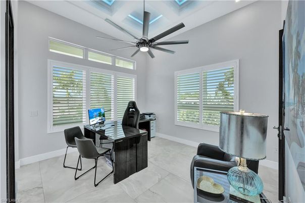Home Office, Interior