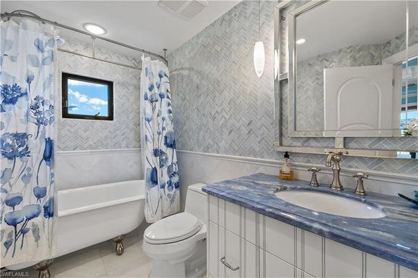 Bathroom, Interior, Pendant Lights, Recessed Lighting