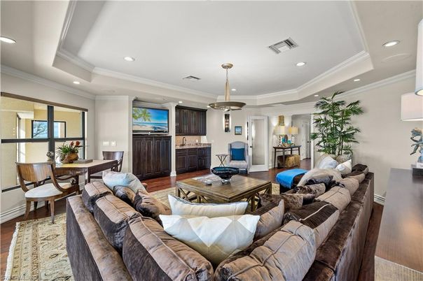 Dining room, Interior, Living room, Pendant Lights, Recessed Lighting, Wood Texture Flooring