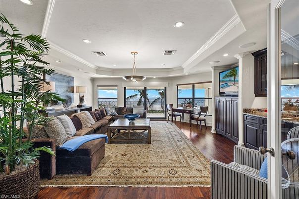 Dining room, Interior, Living room, Pendant Lights, Recessed Lighting, Wood Texture Flooring