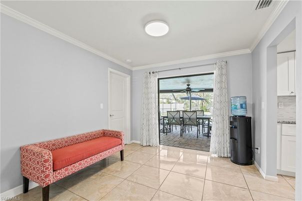 Dining room, Interior