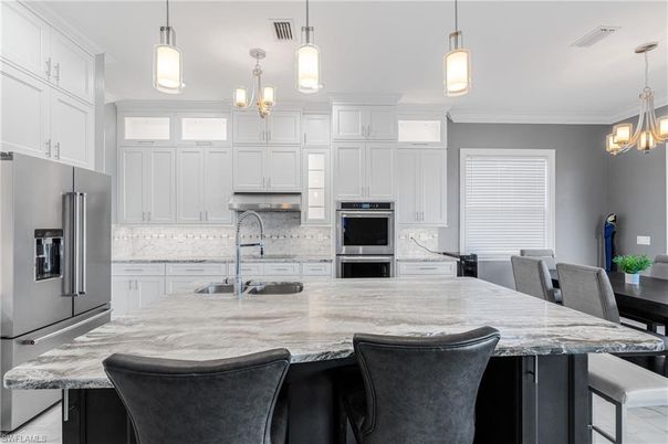 Dining room, Interior, Kitchen, Pendant Lights, Stainless Steel Appliances