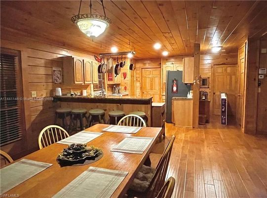 Dining room, Interior, Kitchen, Pendant Lights, Recessed Lighting, Wooden Ceilings, Wood Texture Flooring
